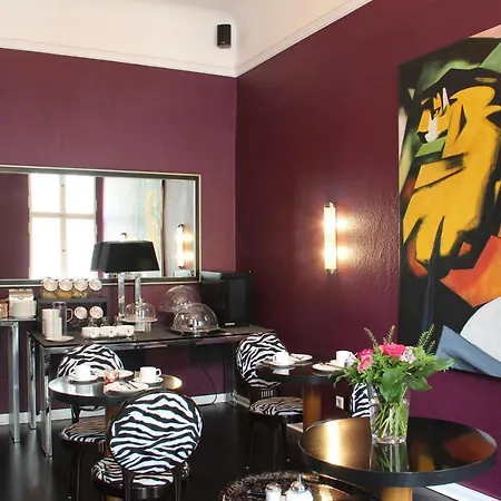 Arthotel Connection מלון