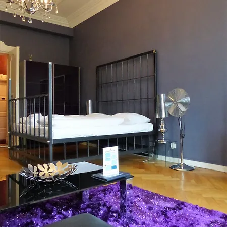 מלון Arthotel Connection 3*